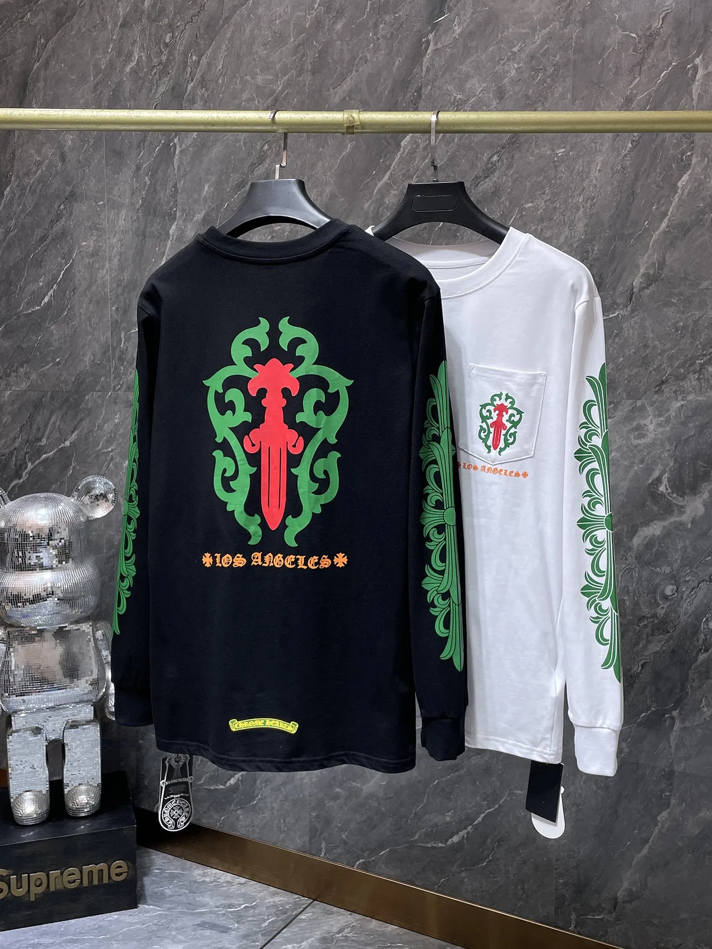 P160 Chrome Hearts🍁Long T series🍁 Available simultaneously at counters❤️ Chrome LA limited vine sword green floral arm long-sleeved T-shirt Imported environmentally friendly glue printing and dyeing Specially customized original 1:1 high weight comfortable fabric 🌈Recommended color: white black🌈 Size: S, M, L, XL